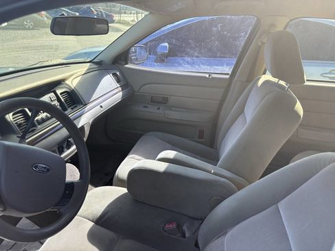 Used 2005 Ford Crown Victoria image 13