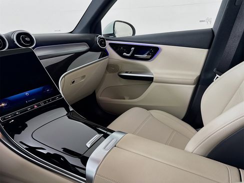 Certified 2025 Mercedes-Benz GLC 300 image 24