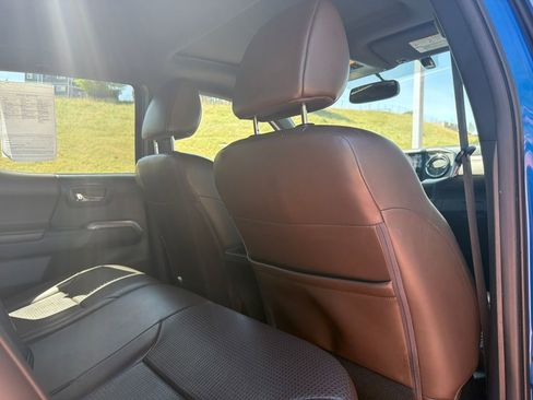 Used 2016 Toyota Tacoma Limited w/ Towing Package image 27