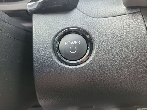 Used 2025 Toyota Camry SE image 27