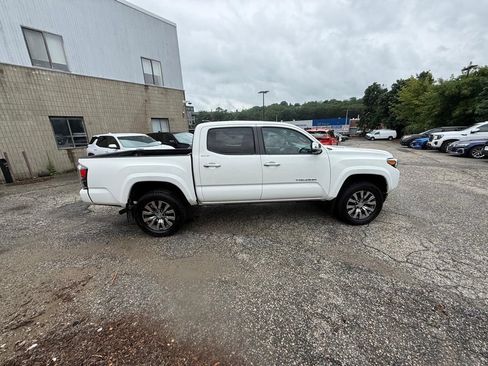 Used 2020 Toyota Tacoma Limited AWD/4WD image 36