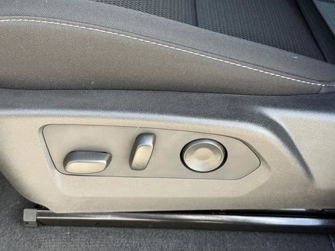 New 2025 Chevrolet Colorado LT RWD image 18