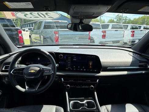 Used 2025 Chevrolet Traverse LT AWD/4WD image 11