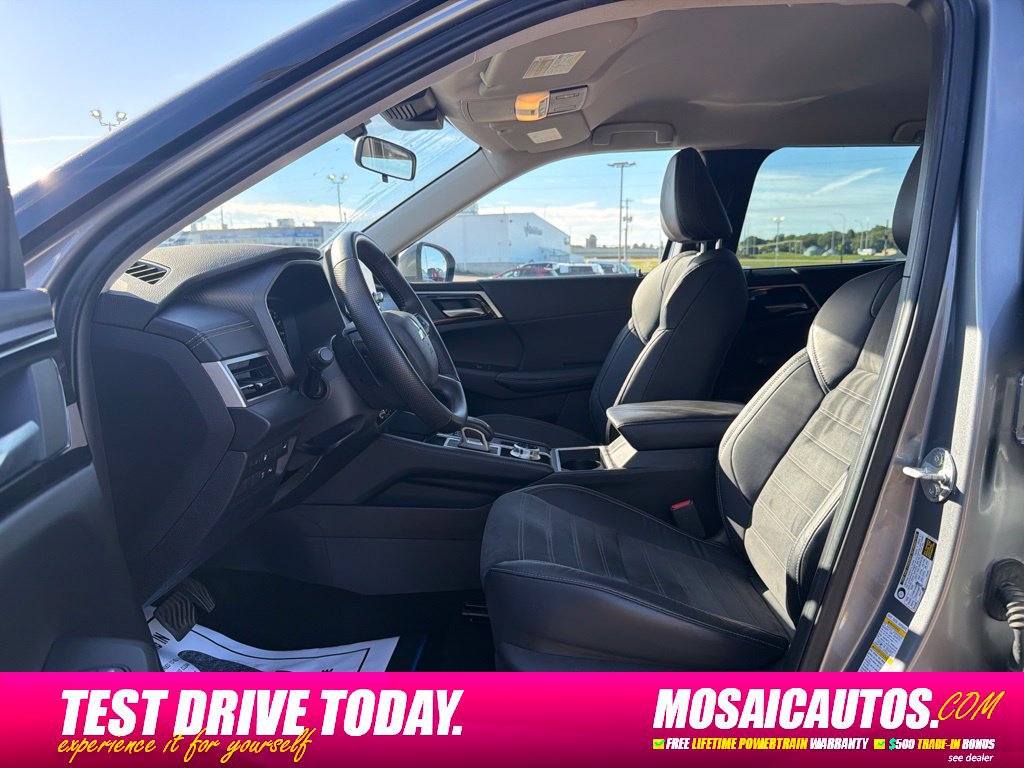 Used 2023 Mitsubishi Outlander 4WD Plug-In Hybrid image 21
