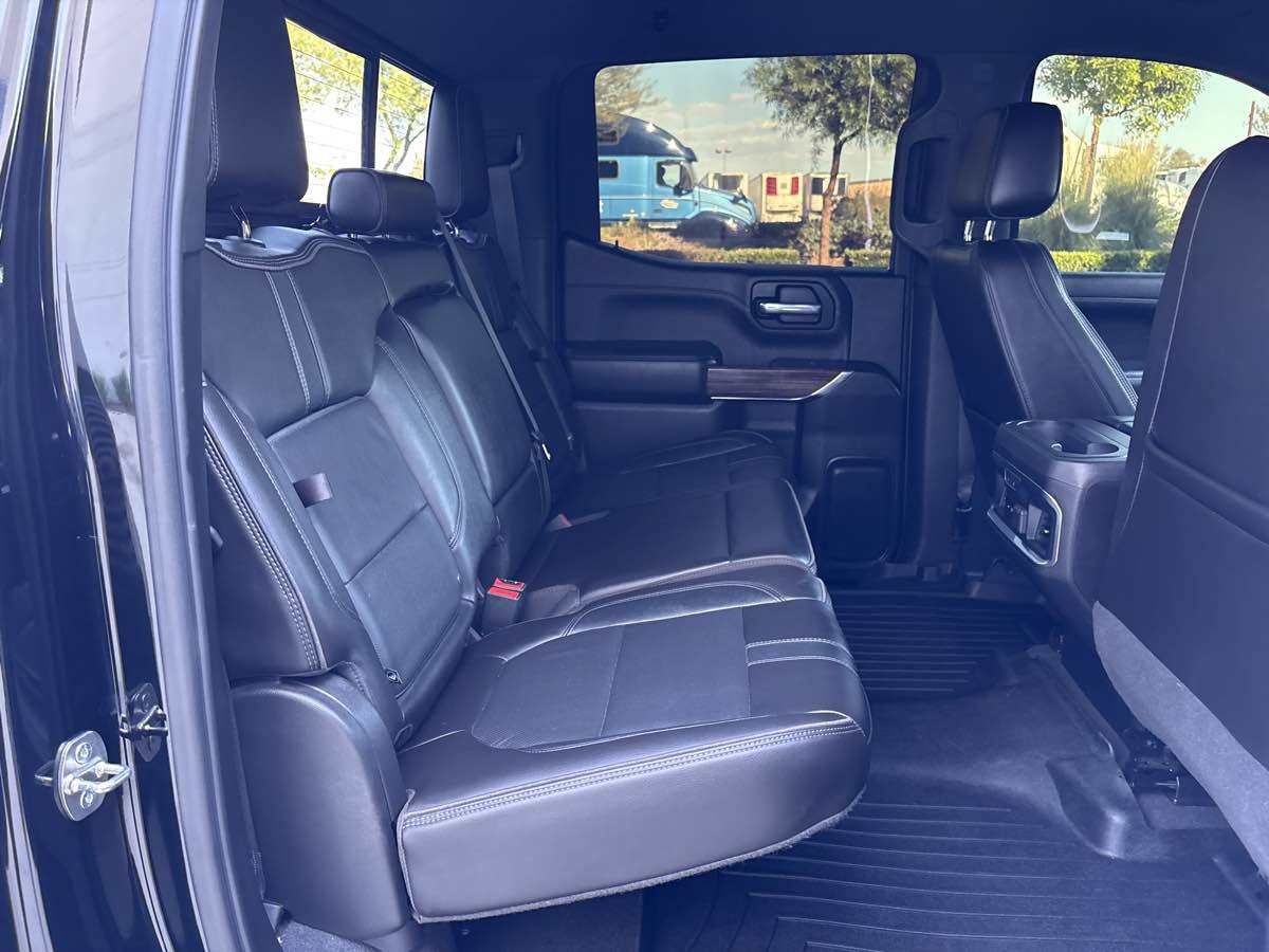 Used 2019 Chevrolet Silverado 1500 High Country w/ Technology Package AWD/4WD image 13
