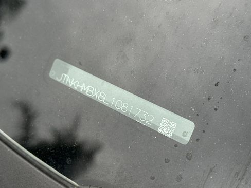 Certified 2020 Toyota C-HR XLE image 36