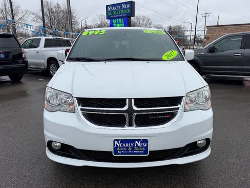 Used 2017 Dodge Grand Caravan SXT image 4