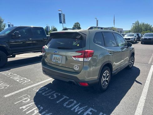 Used 2019 Subaru Forester Premium AWD/4WD image 7