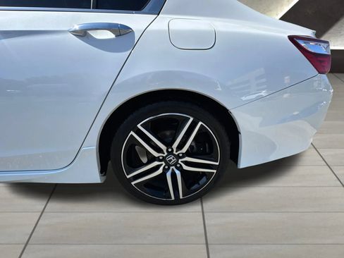 Used 2017 Honda Accord Sport image 16