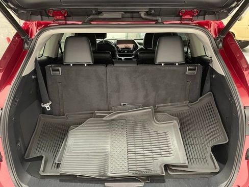 Used 2023 Toyota Highlander Limited image 16