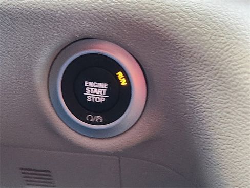 Used 2021 Chrysler Voyager Lxi image 24