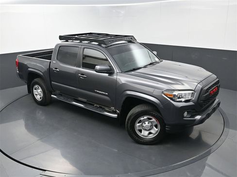 Used 2017 Toyota Tacoma SR5 image 29