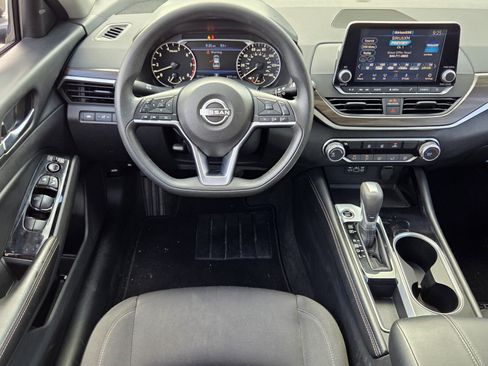 Used 2023 Nissan Altima 2.5 SV FWD image 11