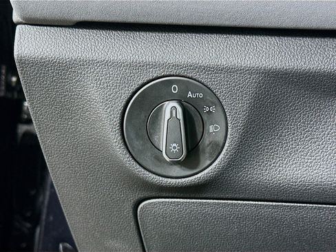 Used 2025 Volkswagen Jetta SE FWD image 17