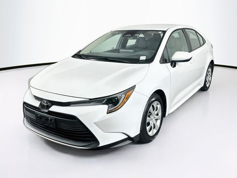 Used 2024 Toyota Corolla LE FWD image 3