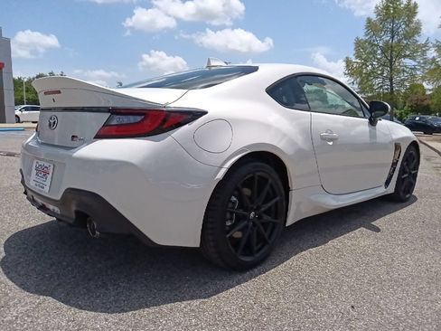 Used 2025 Toyota GR86 Premium RWD image 3
