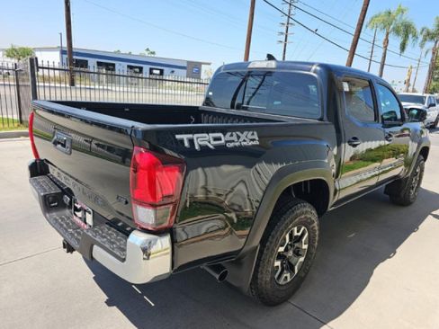 Used 2019 Toyota Tacoma TRD Off-Road AWD/4WD image 3