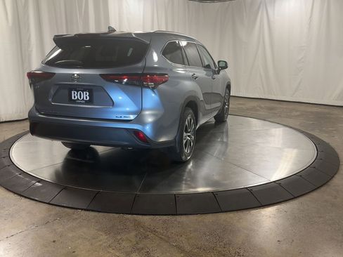 Used 2021 Toyota Highlander XLE image 9