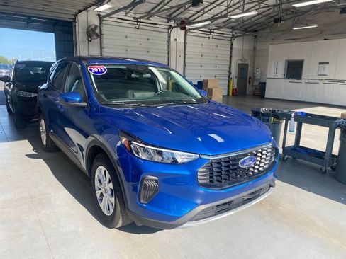 Used 2023 Ford Escape Active w/ Tech Pack #2 AWD/4WD image 1