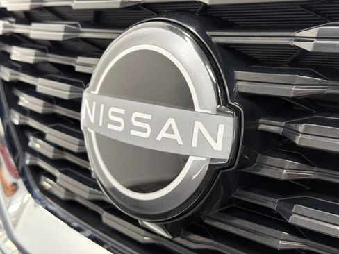 Used 2023 Nissan Rogue S AWD/4WD image 16