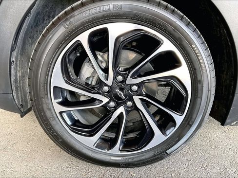 Used 2022 Chevrolet Bolt EUV Premier w/ Sun & Sound Package FWD image 27