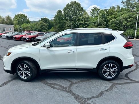 Used 2017 Nissan Rogue SL image 3