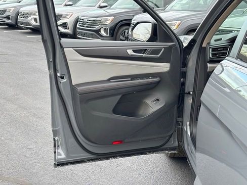 New 2026 Volkswagen Atlas Peak Edition image 7