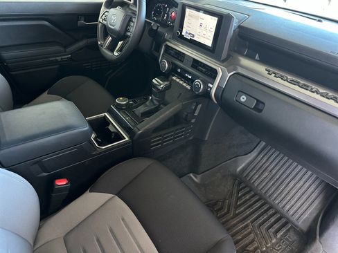 Used 2025 Toyota Tacoma TRD Off-Road AWD/4WD image 14