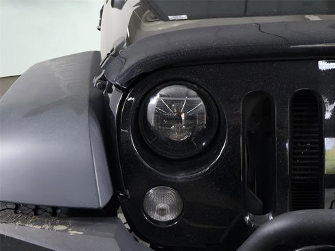 Used 2015 Jeep Wrangler Rubicon image 7