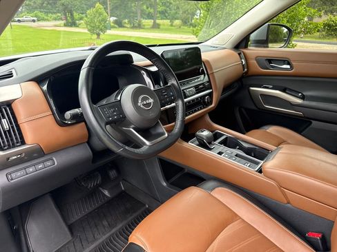 Used 2022 Nissan Pathfinder Platinum w/ Cargo Package FWD image 14