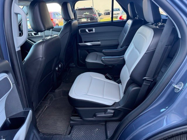 Used 2021 Ford Explorer XLT w/ Equipment Group 202A AWD/4WD image 24