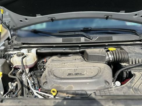 Used 2024 Chrysler Pacifica Touring-L FWD image 27