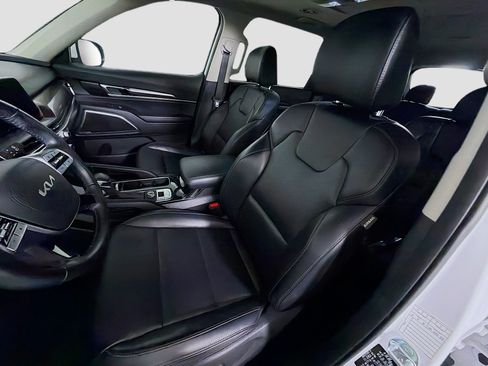 Used 2025 Kia Telluride S FWD image 13