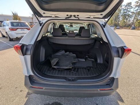 Used 2022 Toyota RAV4 LE image 15