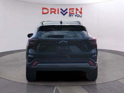 Used 2025 Chevrolet Trax LT w/ Driver Confidence Package image 4