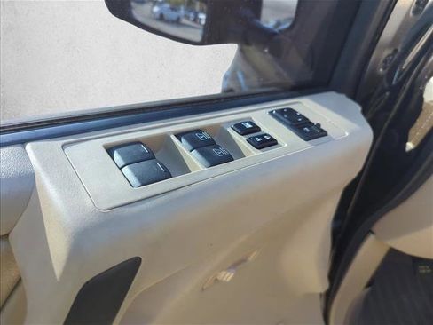 Used 2014 Nissan Titan SL w/ SL Moonroof Package AWD/4WD image 9