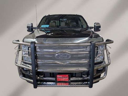 Used 2022 Ford F350 Lariat w/ Chrome Package image 2