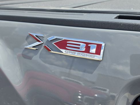 Used 2024 GMC Sierra 2500 SLT w/ SLT Premium Package AWD/4WD image 11
