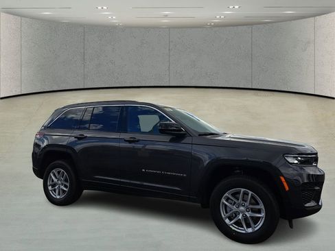 New 2026 Jeep Grand Cherokee Laredo RWD image 3