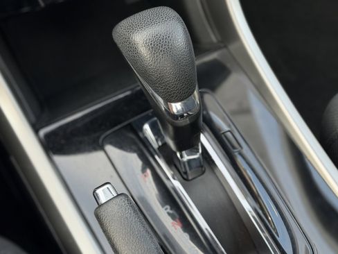 Used 2016 Honda Accord EX image 25