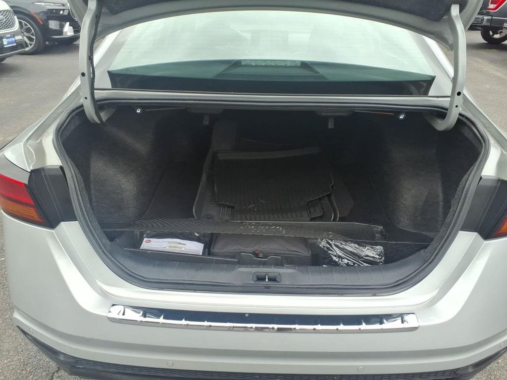 Used 2023 Nissan Altima 2.0 SR FWD image 11