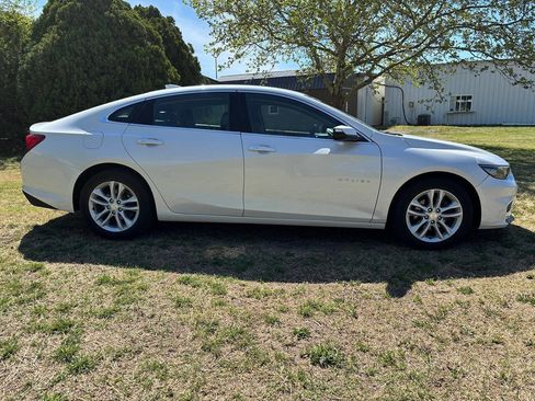 Used 2016 Chevrolet Malibu LT w/ Leather Package image 4