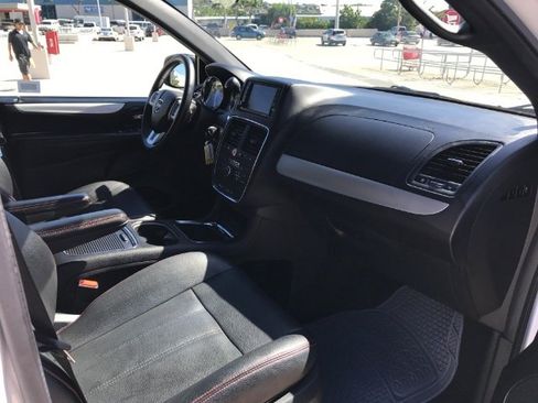 Used 2016 Dodge Grand Caravan R/T image 6