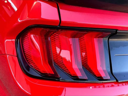 Used 2022 Ford Mustang GT Premium w/ Equipment Group 401A RWD image 28