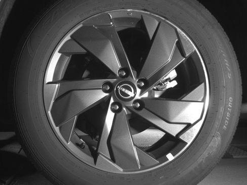 Used 2025 Nissan Rogue SV image 14