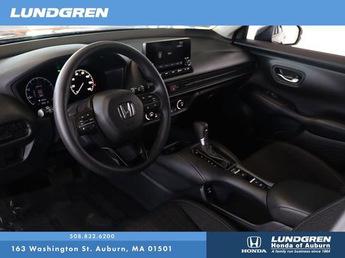 Used 2025 Honda HR-V LX image 8