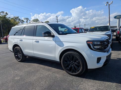Used 2025 Ford Expedition Platinum w/ Stealth Appearance Package AWD/4WD image 2