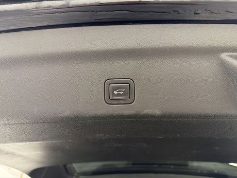 Certified 2024 Chevrolet Suburban LT w/ LT Signature Package image 17