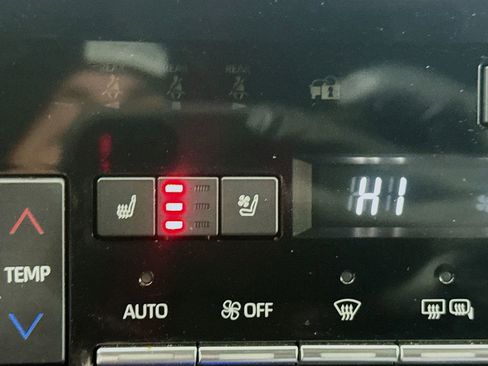 Certified 2019 Toyota Avalon Touring image 19