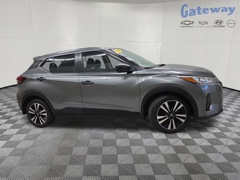 Used 2021 Nissan Kicks S FWD image 1